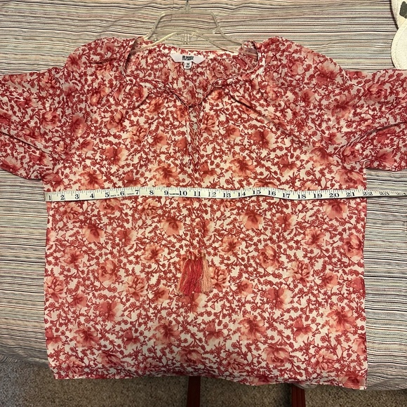 BB Dakota by Steve Madden Red/Pink Floral V Neck Peasant Top Women’s Medium - Picture 14 of 16